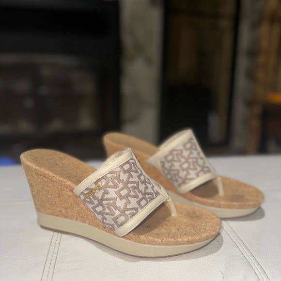 DKNY CORKSCREW WEDGES - Picture 1 of 4